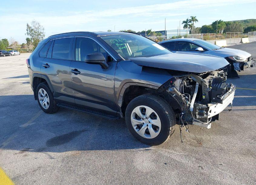 2021 Toyota Rav4 LE (VIN 2T3H1RFV2MC147513) main photo