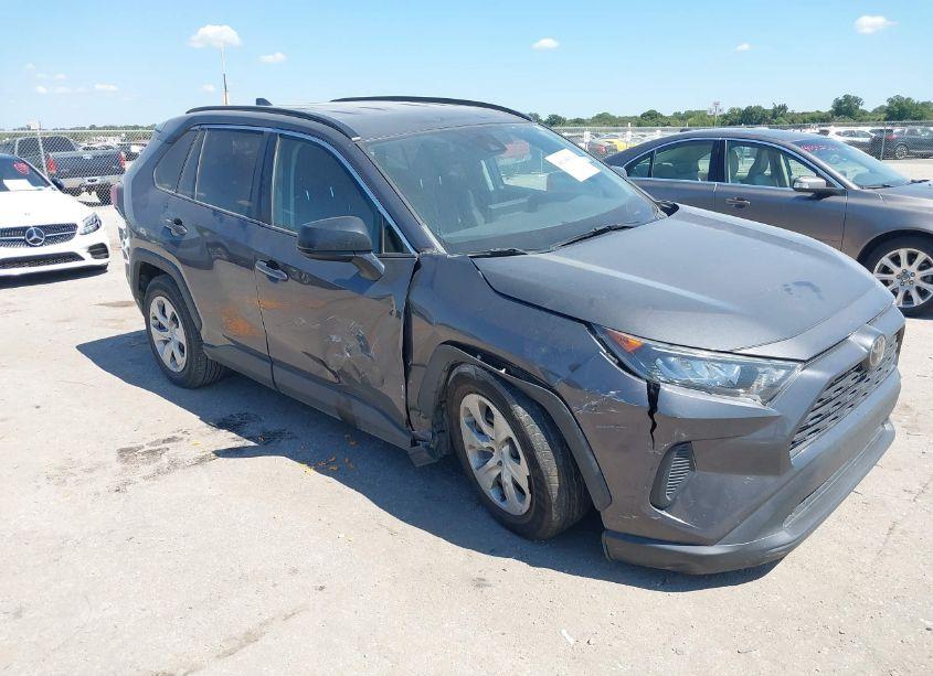 2019 Toyota Rav4 LE (VIN 2T3H1RFV3KW030020) main photo