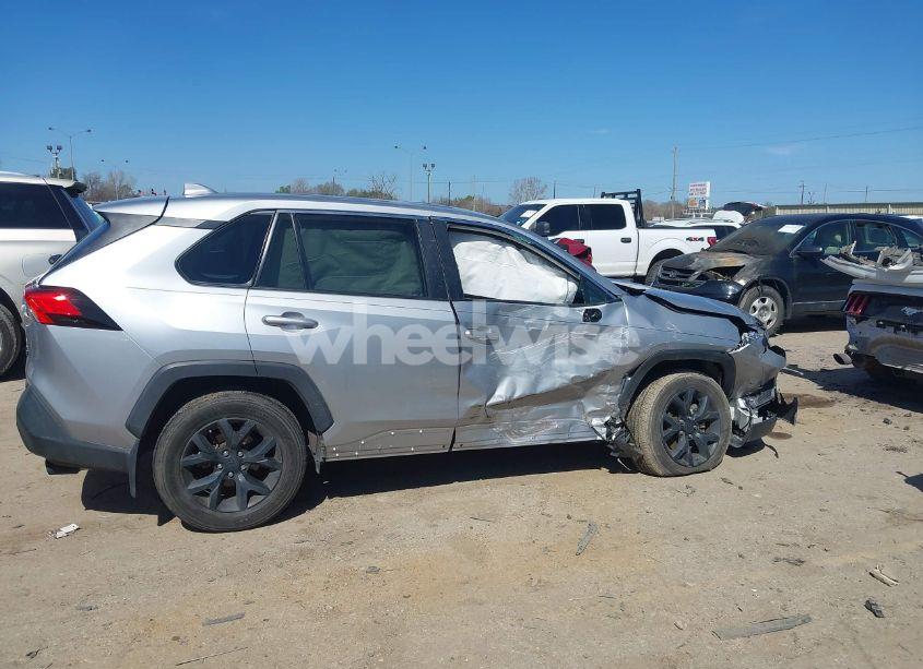 Photo 13 of 2022 Toyota Rav4 LE (VIN 2T3H1RFV3NW200526)