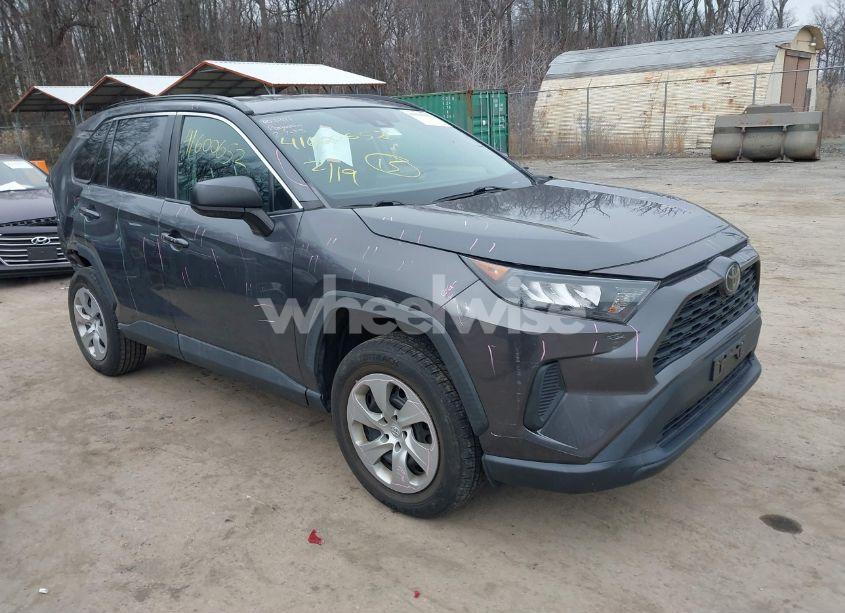 2019 Toyota Rav4 LE (VIN 2T3H1RFV4KW040927) main photo
