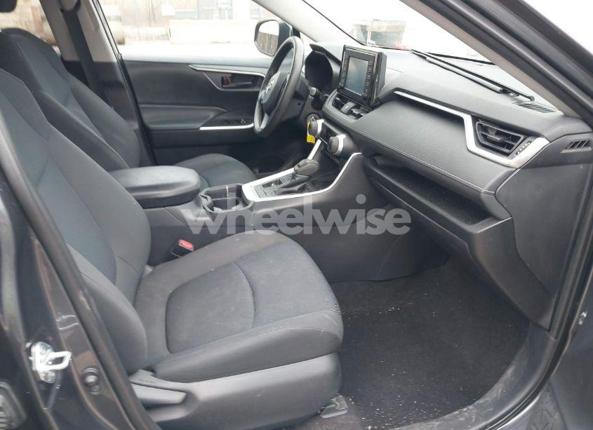 Photo 5 of 2019 Toyota Rav4 LE (VIN 2T3H1RFV4KW040927)