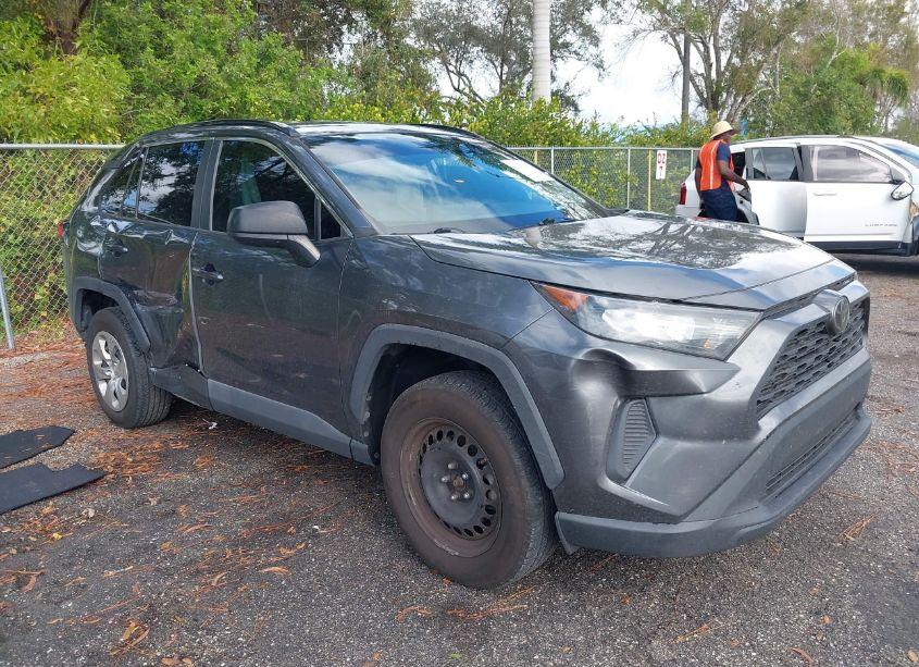 2021 Toyota Rav4 LE (VIN 2T3H1RFV4MC099612) main photo