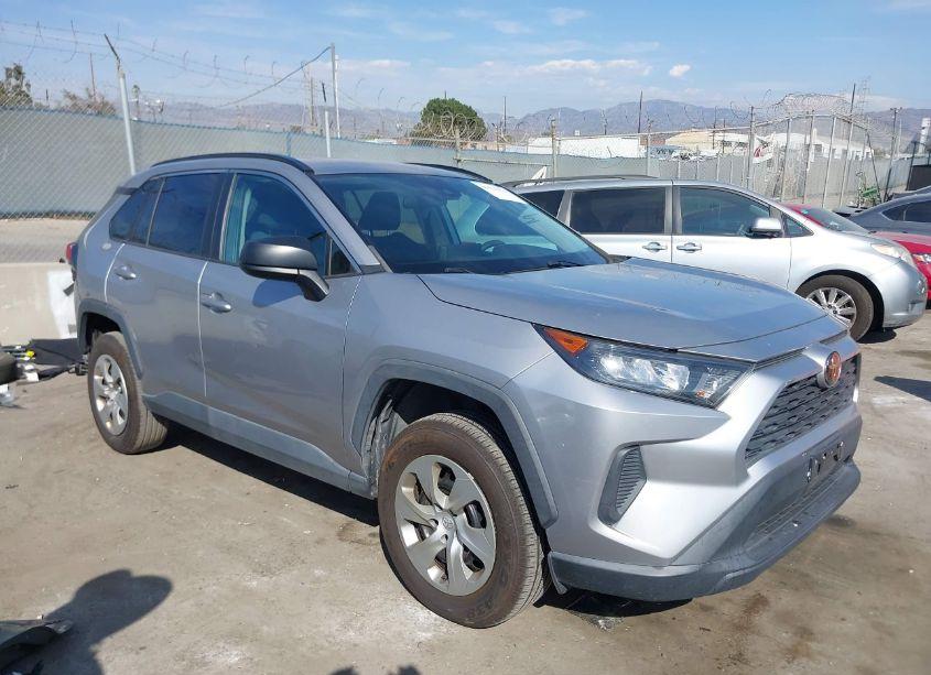 2019 Toyota Rav4 LE (VIN 2T3H1RFV5KC006531) main photo