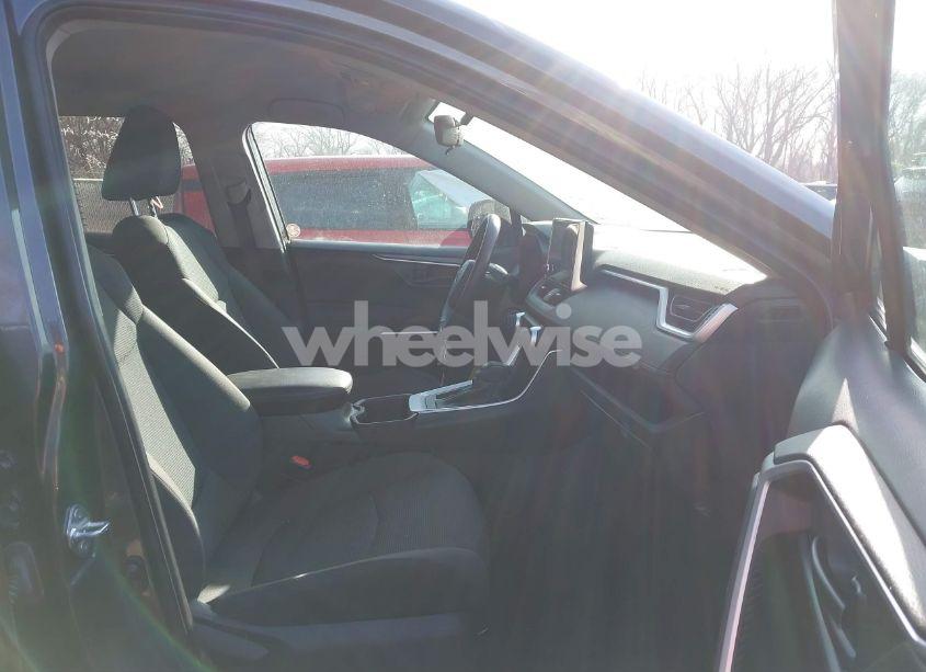 Photo 5 of 2024 Toyota Rav4 LE (VIN 2T3H1RFV5RW326697)