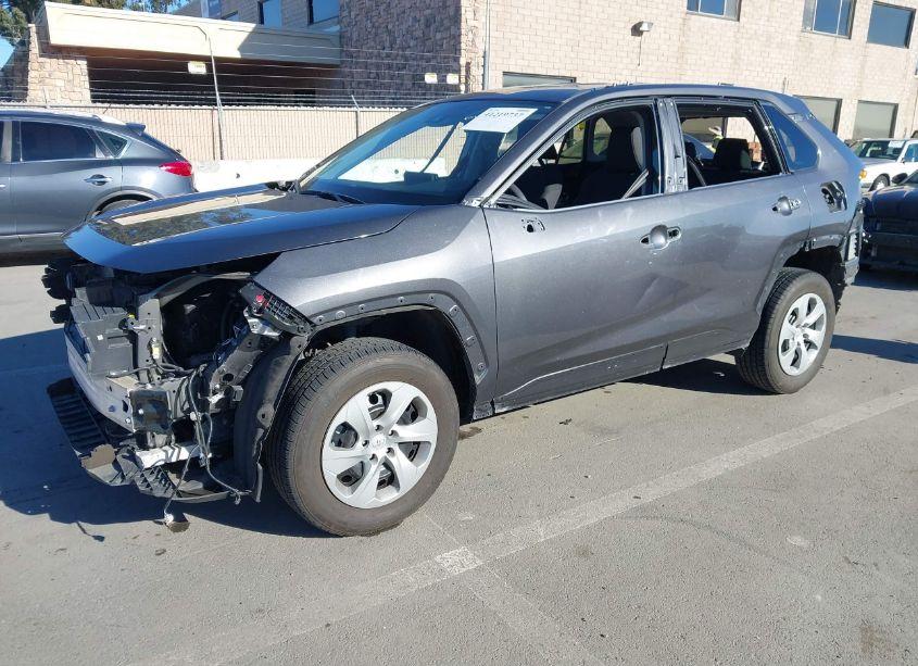 Photo 2 of 2021 Toyota Rav4 LE (VIN 2T3H1RFV6MW149621)