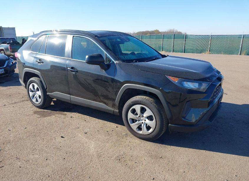 2019 Toyota Rav4 LE (VIN 2T3H1RFV7KW002981) main photo