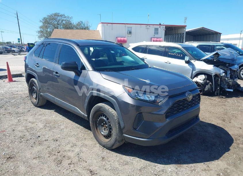 2019 Toyota Rav4 LE (VIN 2T3H1RFV9KW001394) main photo