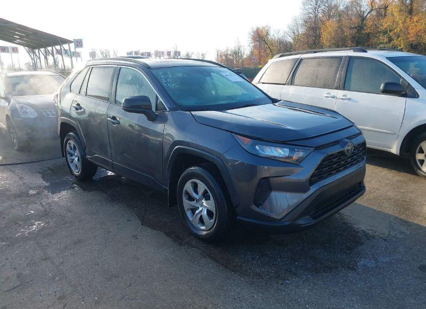 2019 Toyota Rav4 LE (VIN 2T3H1RFV9KW017529) main photo