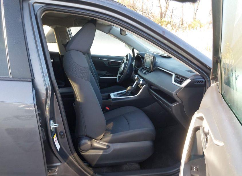 Photo 5 of 2019 Toyota Rav4 LE (VIN 2T3H1RFV9KW017529)