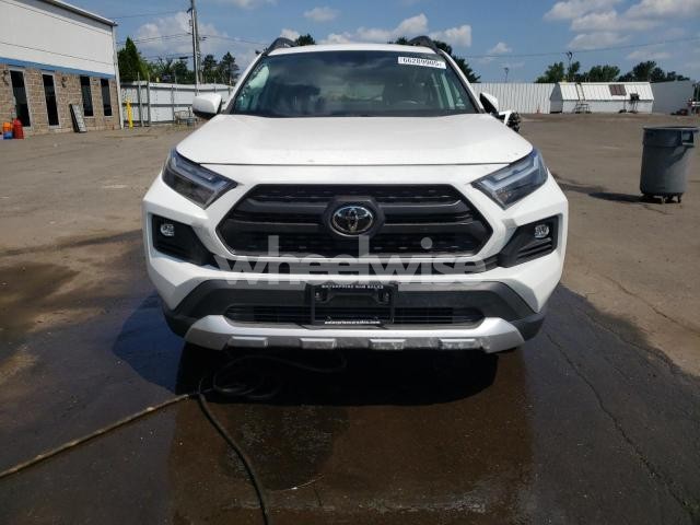 Photo 4 of 2022 TOYOTA RAV4 ADVENTURE (VIN 2T3J1RFV6NW256607)