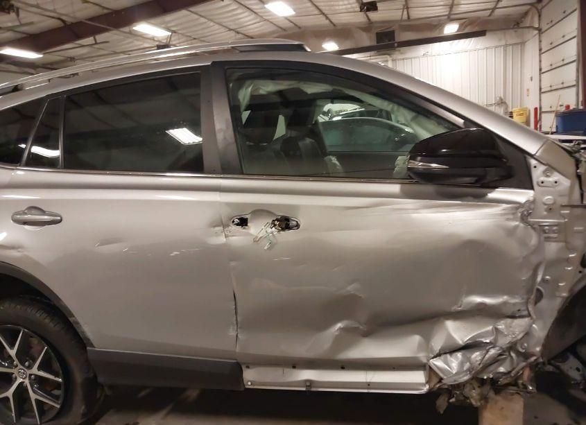 Photo 14 of 2016 Toyota Rav4 SE (VIN 2T3JFREV0GW471065)