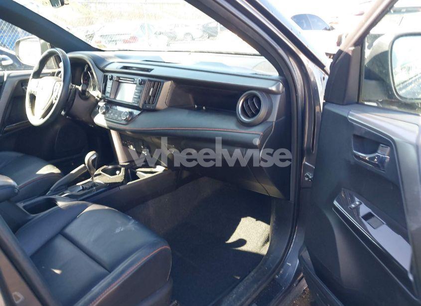 Photo 5 of 2017 Toyota Rav4 SE (VIN 2T3JFREV1HW643699)