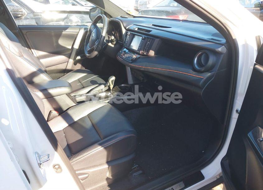 Photo 5 of 2016 Toyota Rav4 SE (VIN 2T3JFREV8GW423099)