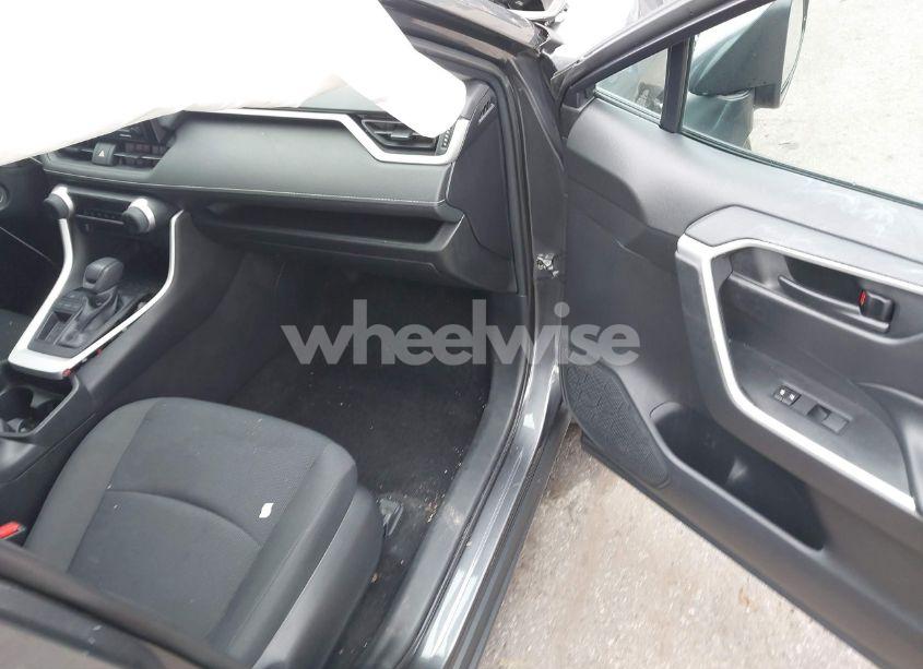 Photo 5 of 2020 Toyota Rav4 LE (VIN 2T3K1RFV1LC085767)