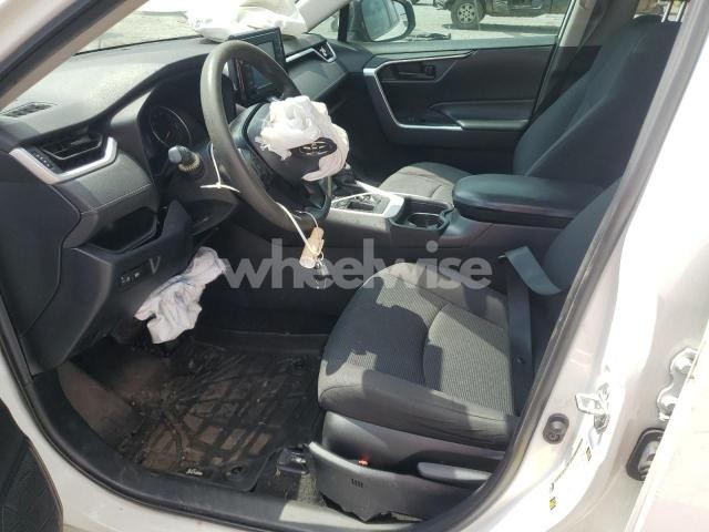 Photo 4 of 2020 TOYOTA RAV4 LE (VIN 2T3K1RFV5LC063786)