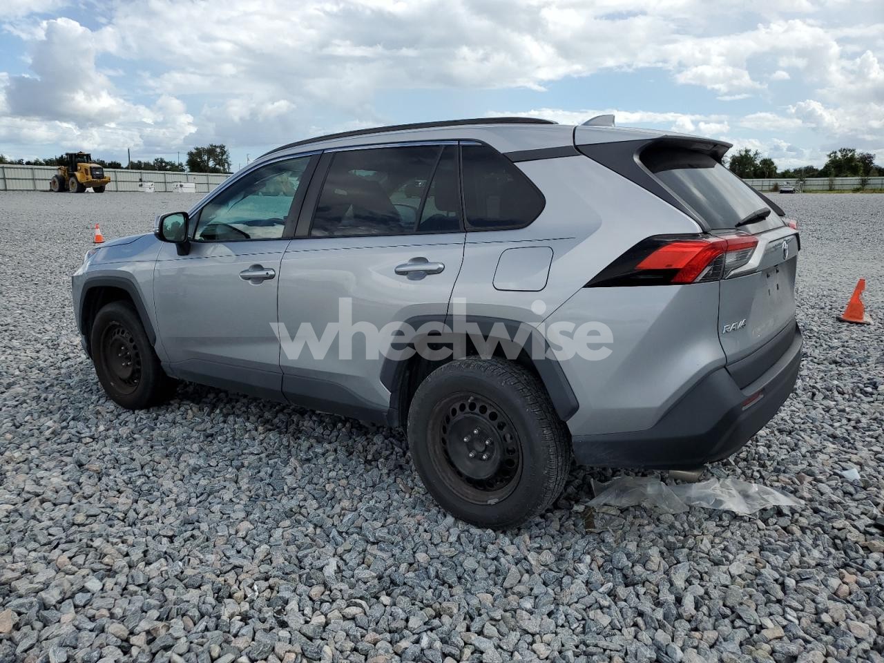 Photo 2 of 2021 TOYOTA RAV4 LE (VIN 2T3K1RFV7MC129675)