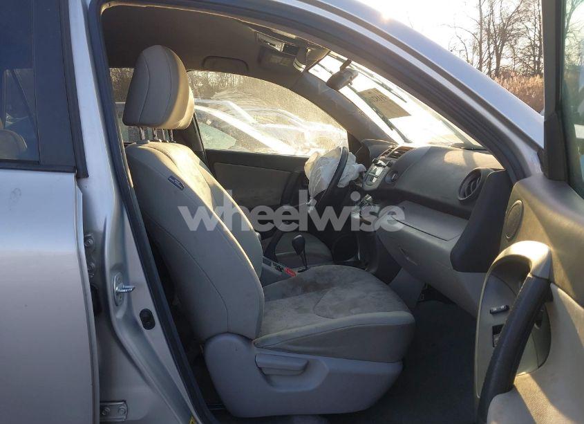 Photo 5 of 2011 Toyota Rav4 (VIN 2T3KF4DV5BW103501)