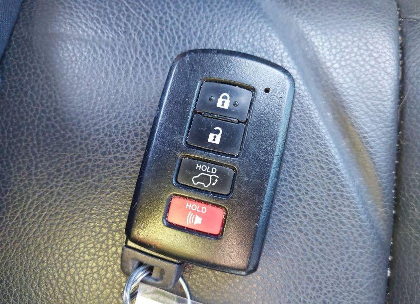 Photo 11 of 2018 Toyota Rav4 SE (VIN 2T3NFREV4JW427739)