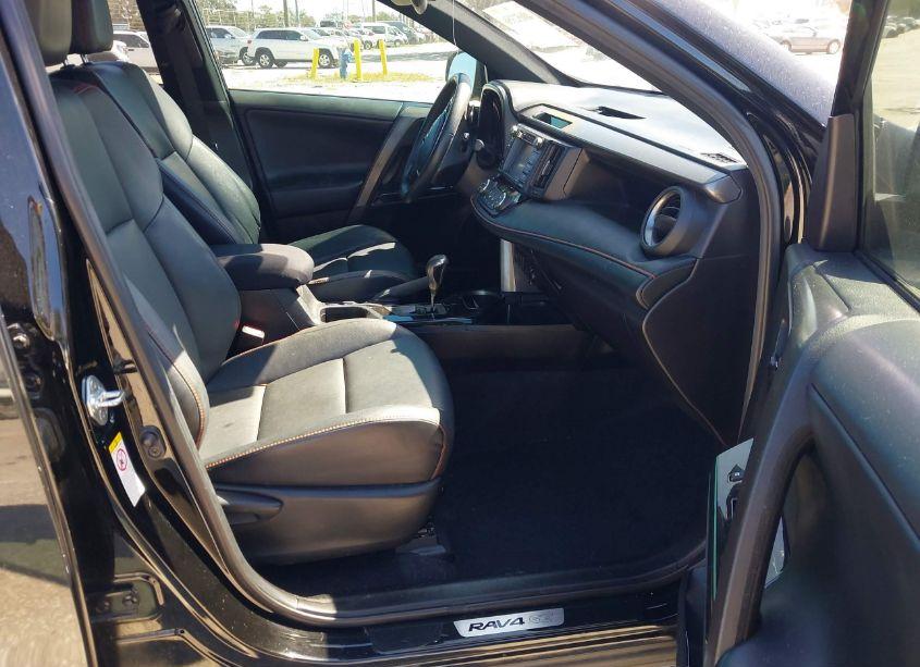 Photo 5 of 2018 Toyota Rav4 SE (VIN 2T3NFREV4JW427739)