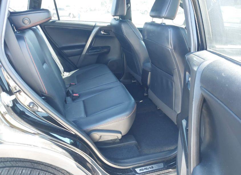 Photo 8 of 2018 Toyota Rav4 SE (VIN 2T3NFREV4JW427739)