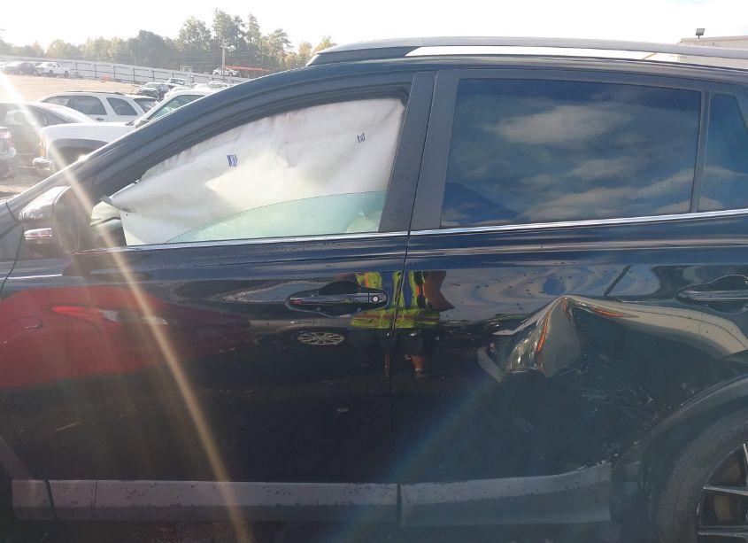 Photo 14 of 2018 Toyota Rav4 SE (VIN 2T3NFREV5JW453637)