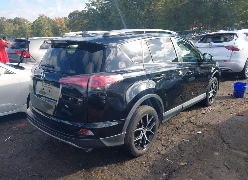 Photo 4 of 2018 Toyota Rav4 SE (VIN 2T3NFREV5JW453637)