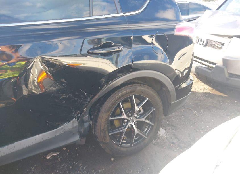 Photo 6 of 2018 Toyota Rav4 SE (VIN 2T3NFREV5JW453637)