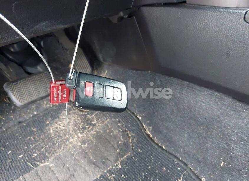 Photo 11 of 2016 Toyota Rav4 SE (VIN 2T3NFREV6GW283930)