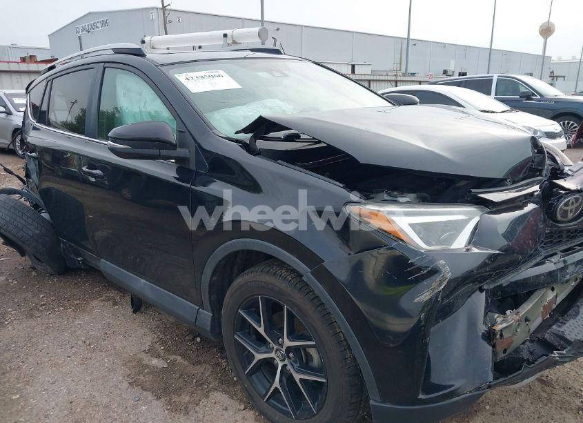 2018 Toyota Rav4 SE (VIN 2T3NFREV8JW437464) main photo