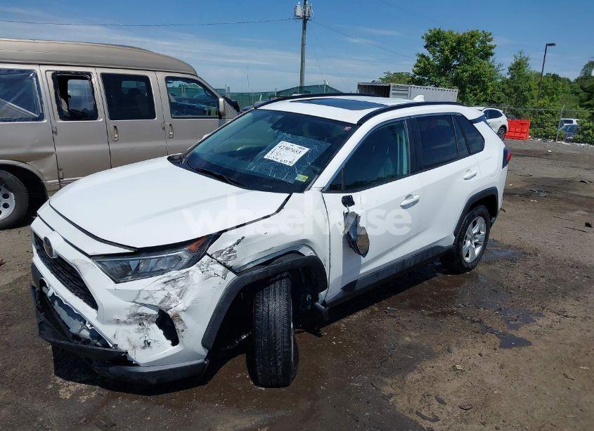 Photo 2 of 2019 Toyota Rav4 XLE (VIN 2T3P1RFV0KC007727)