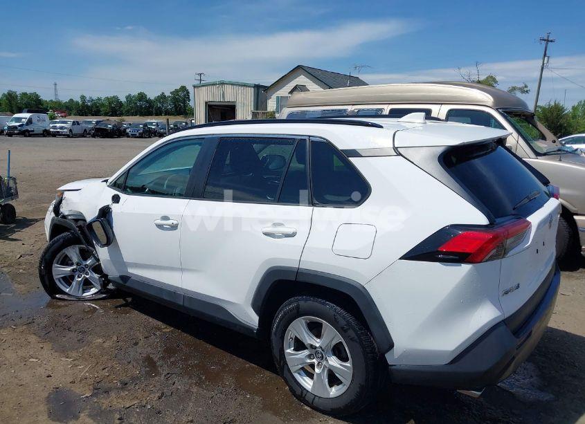 Photo 3 of 2019 Toyota Rav4 XLE (VIN 2T3P1RFV0KC007727)