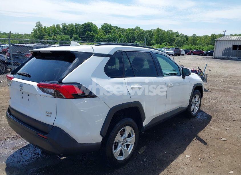 Photo 4 of 2019 Toyota Rav4 XLE (VIN 2T3P1RFV0KC007727)