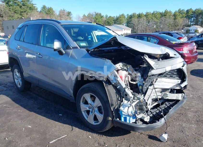 2020 Toyota Rav4 XLE (VIN 2T3P1RFV0LC069209) main photo