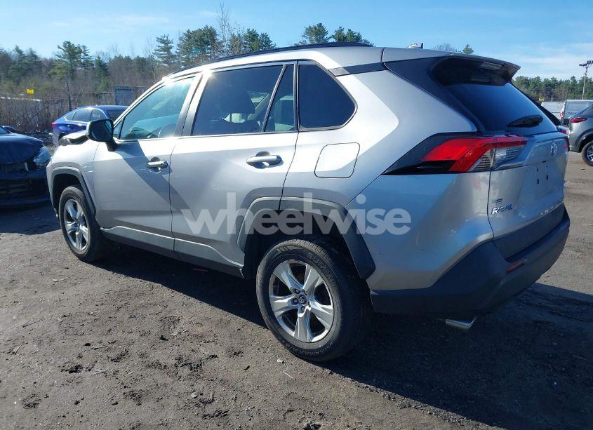 Photo 3 of 2020 Toyota Rav4 XLE (VIN 2T3P1RFV0LC069209)