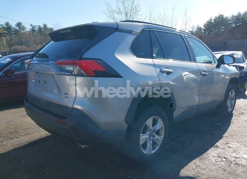 Photo 4 of 2020 Toyota Rav4 XLE (VIN 2T3P1RFV0LC069209)