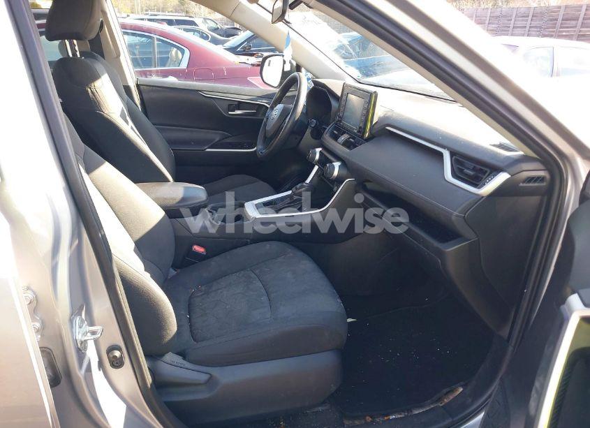 Photo 5 of 2020 Toyota Rav4 XLE (VIN 2T3P1RFV0LC069209)