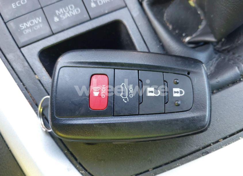 Photo 11 of 2020 Toyota Rav4 XLE (VIN 2T3P1RFV0LC073650)