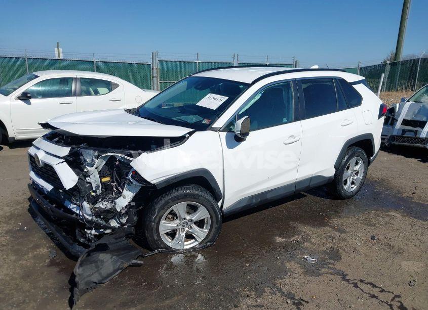 Photo 2 of 2020 Toyota Rav4 XLE (VIN 2T3P1RFV0LC073650)