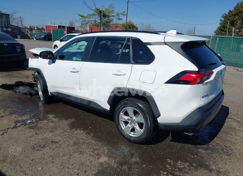 Photo 3 of 2020 Toyota Rav4 XLE (VIN 2T3P1RFV0LC073650)