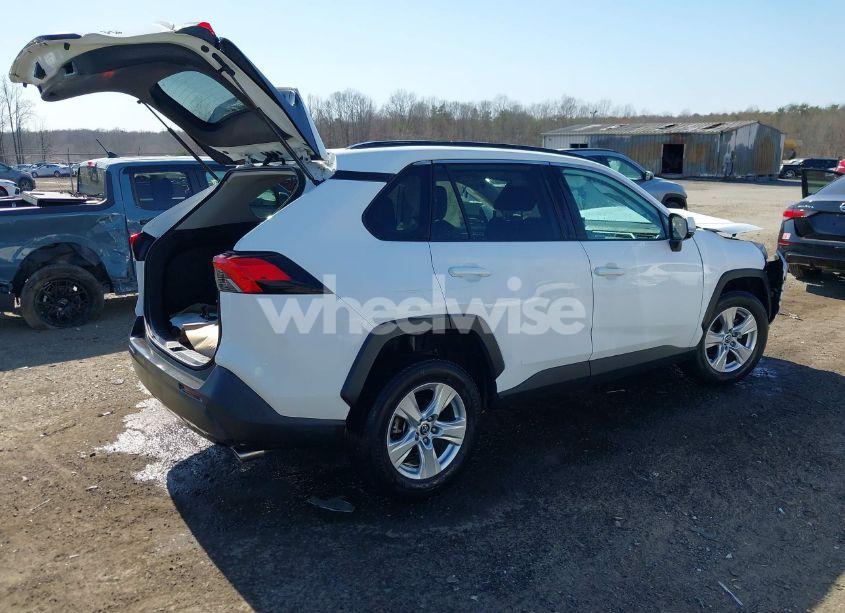 Photo 4 of 2020 Toyota Rav4 XLE (VIN 2T3P1RFV0LC073650)
