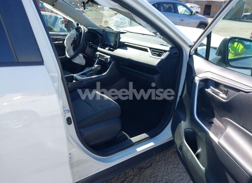 Photo 5 of 2020 Toyota Rav4 XLE (VIN 2T3P1RFV0LC073650)