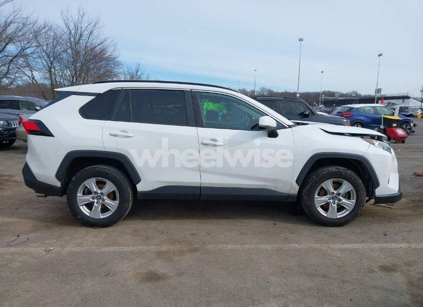 Photo 13 of 2020 Toyota Rav4 XLE (VIN 2T3P1RFV0LC075978)