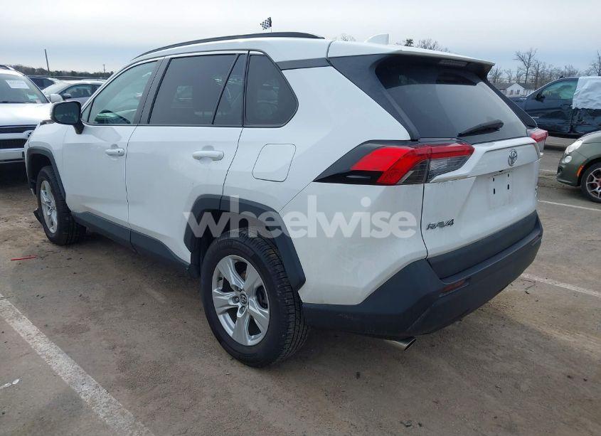 Photo 3 of 2020 Toyota Rav4 XLE (VIN 2T3P1RFV0LC075978)