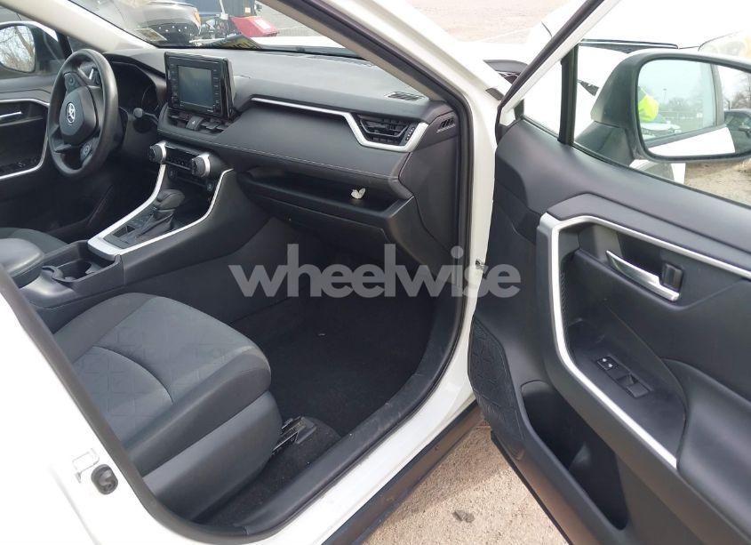 Photo 5 of 2020 Toyota Rav4 XLE (VIN 2T3P1RFV0LC075978)