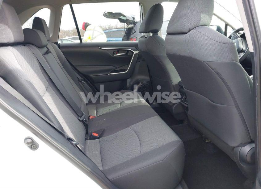 Photo 8 of 2020 Toyota Rav4 XLE (VIN 2T3P1RFV0LC075978)