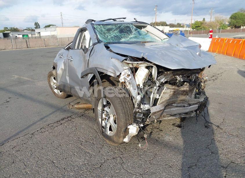 2020 Toyota Rav4 XLE (VIN 2T3P1RFV0LC104685) main photo