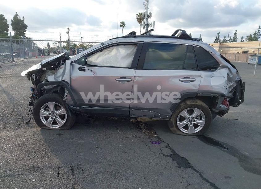 Photo 13 of 2020 Toyota Rav4 XLE (VIN 2T3P1RFV0LC104685)