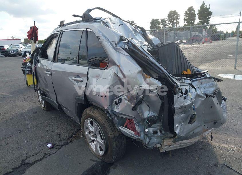 Photo 3 of 2020 Toyota Rav4 XLE (VIN 2T3P1RFV0LC104685)