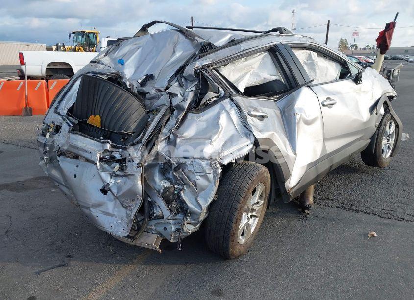 Photo 4 of 2020 Toyota Rav4 XLE (VIN 2T3P1RFV0LC104685)