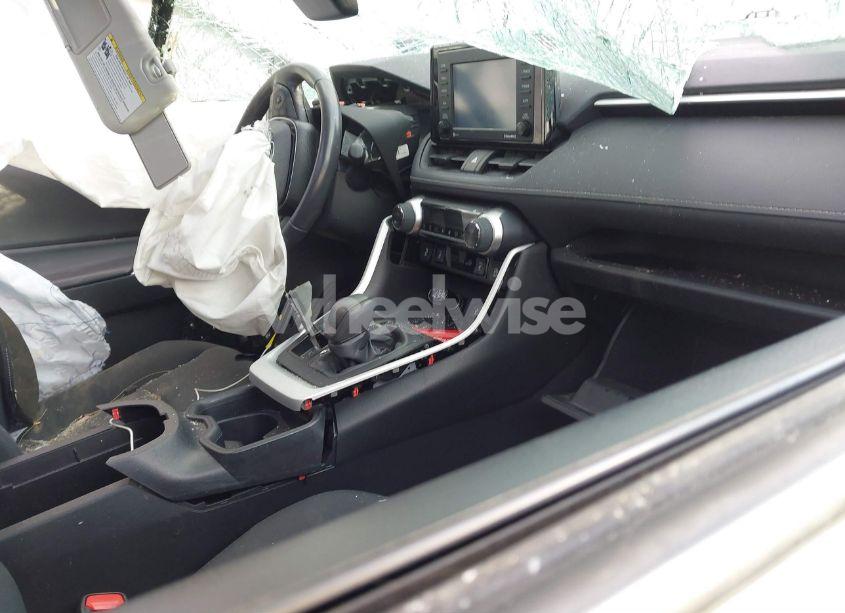 Photo 5 of 2020 Toyota Rav4 XLE (VIN 2T3P1RFV0LC104685)
